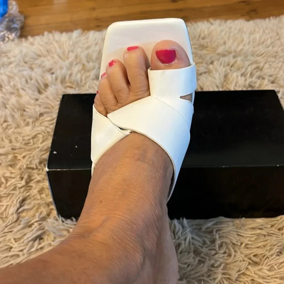 White heeled sandals - Picture 2 of 3